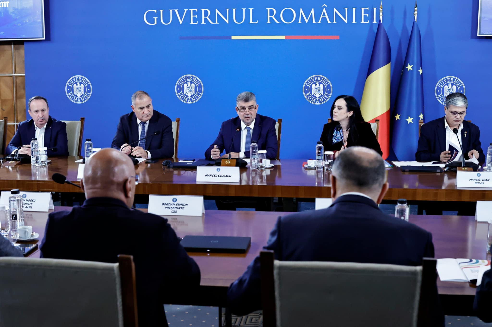 Marcel Ciolacu anunță că de la 1 ianuarie 2025 SALARIUL minim va fi 4.050 de lei. SCUTIRE de taxe pe cei 300 lei