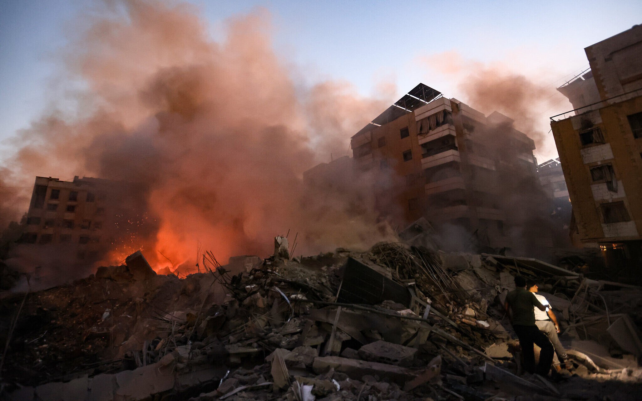 Aviaţia israeliană a bombardat intens sudul Beirutului. Lovituri și în estul Libanului, unde au murit 22 de oameni