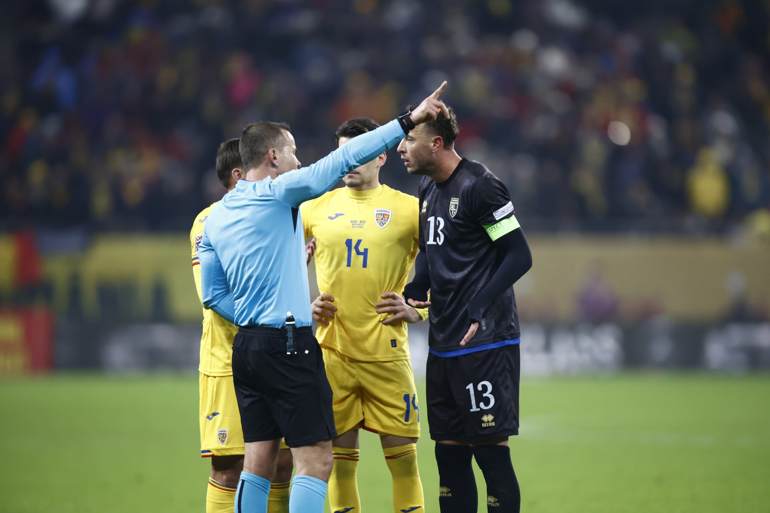 Răsturnare de situație după ce Kosovo a decis să se retragă de pe teren în meciul cu România! UEFA a intervenit în forță și s-a întâmplat asta Răsturnare de situație după ce Kosovo a decis să se retragă de pe teren în meciul cu România! UEFA a intervenit în forță și s-a întâmplat asta
