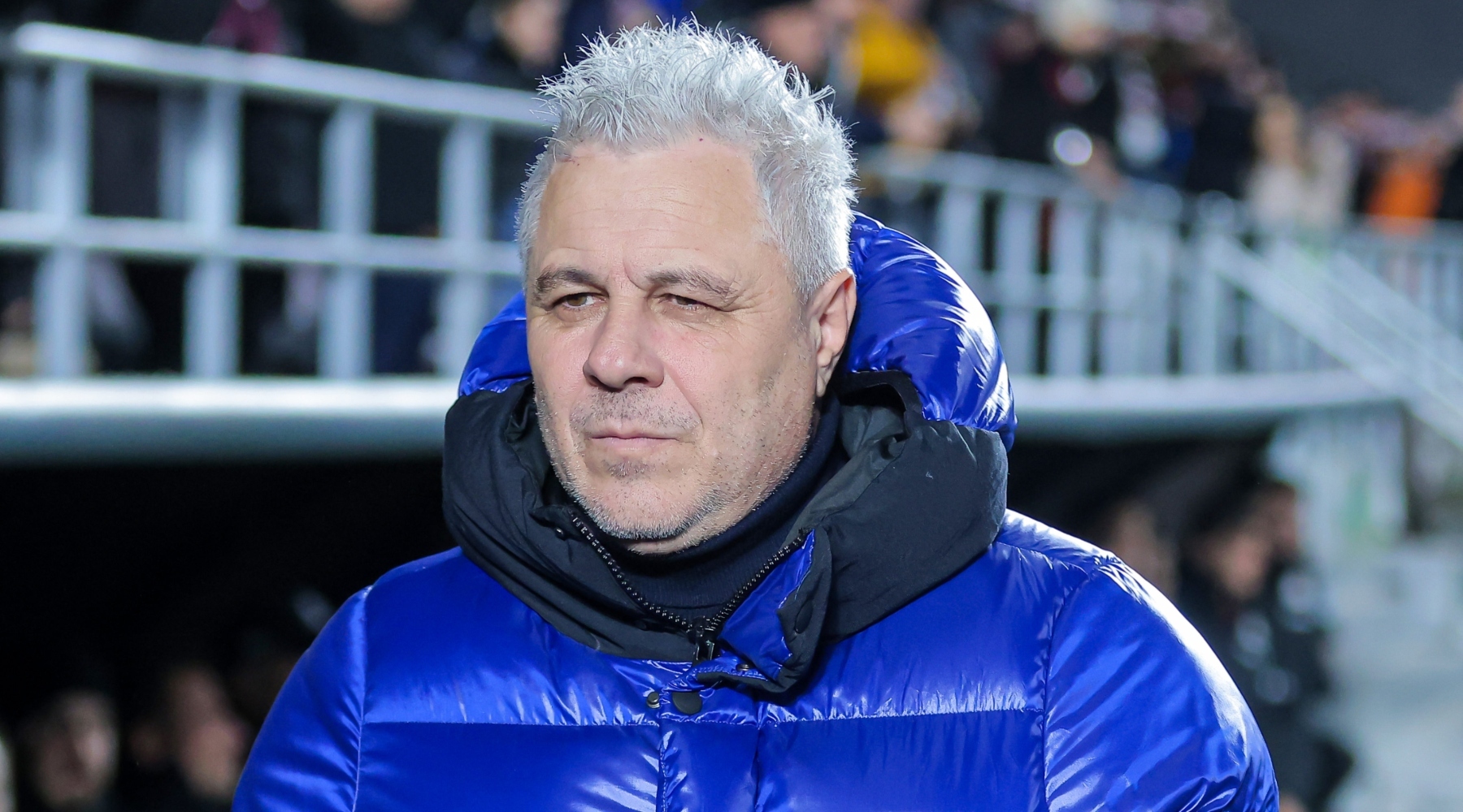 „Să îl sun pe domnul Vassaras!”