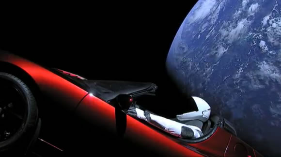 Tesla Roadster, lansată în spațiu, a fost confundată cu un astroid Tesla Roadster, lansată în spațiu, a fost confundată cu un astroid