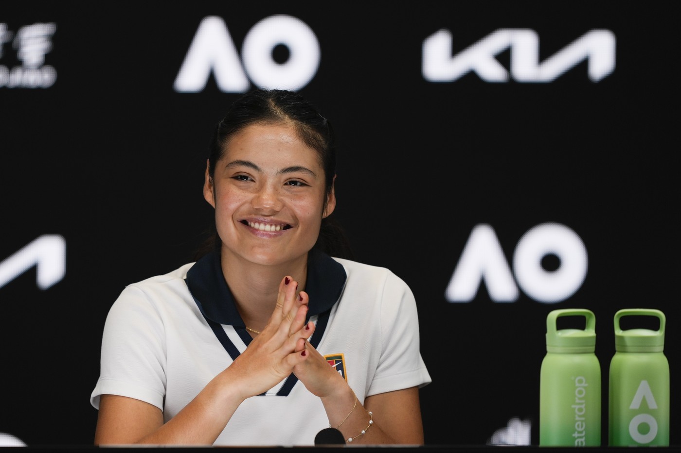 Teama de un nou caz Halep sau Swiatek le-a terorizat pe jucătoarele din WTA! Emma Răducanu a refuzat să fie dată cu un spray împotriva mușcăturilor de insecte de frica dopajului