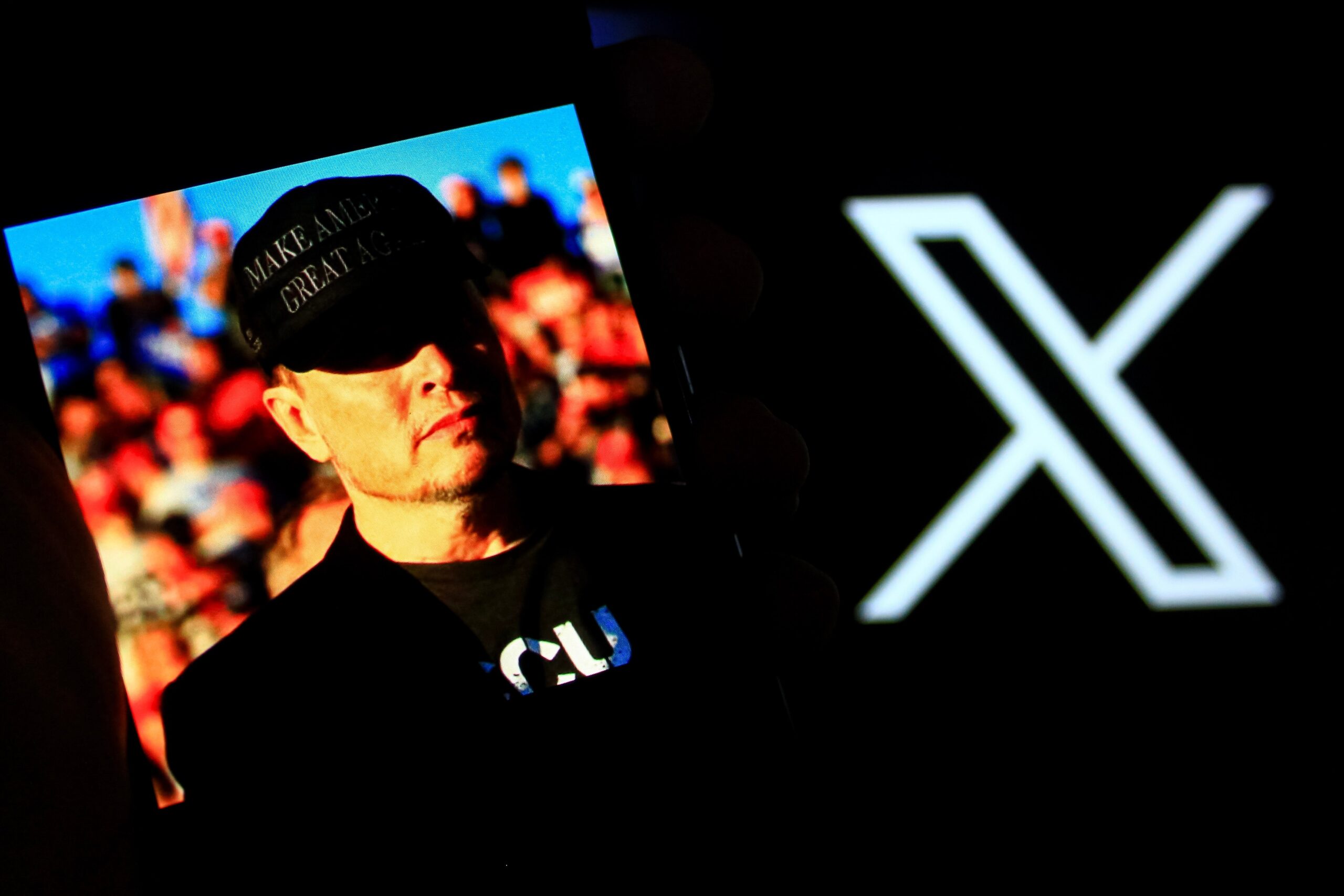 Cine ar fi răspunzător de „atacul cibernetic masiv” asupra platformei X