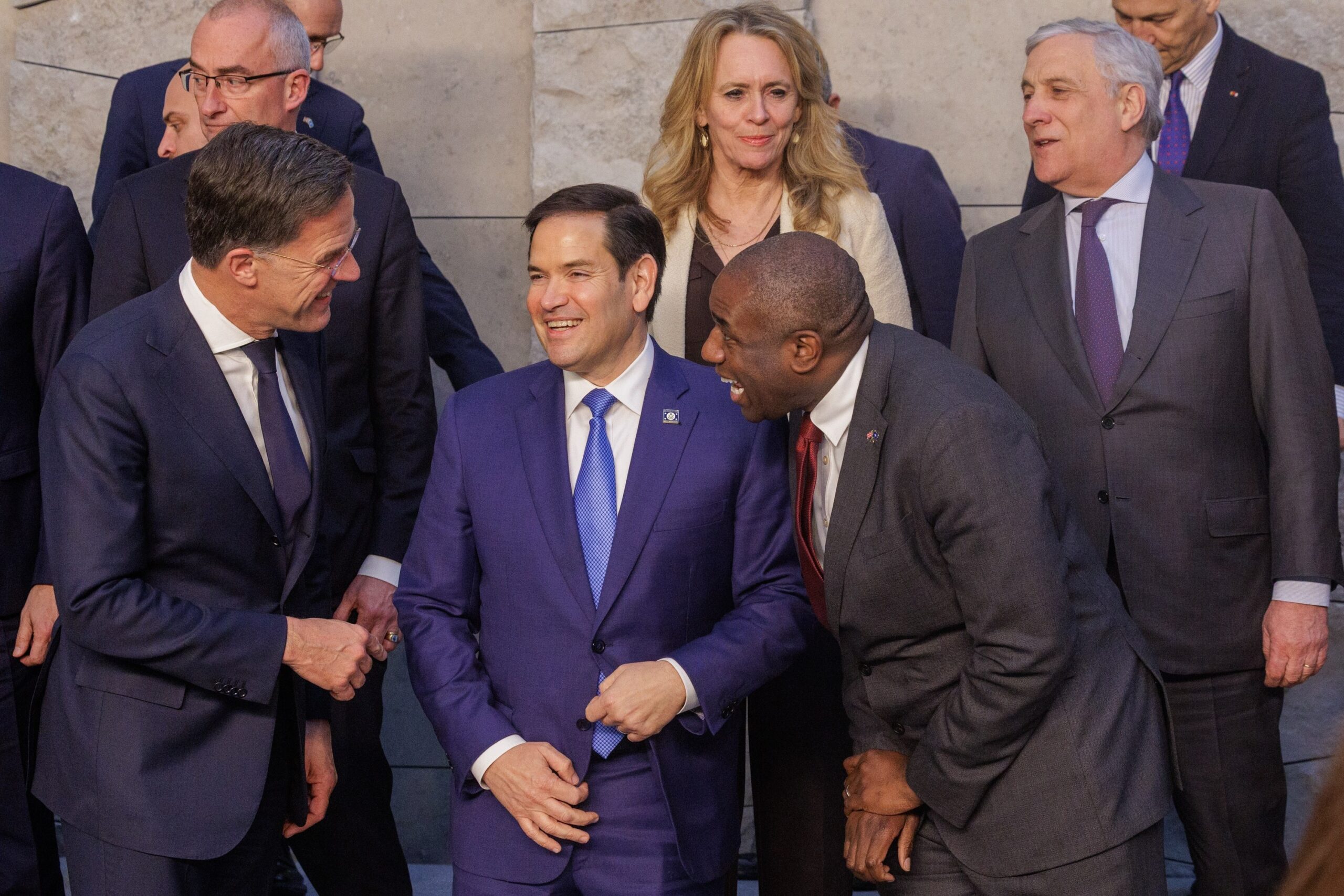 Administrația Trump pledează pentru creșterea cheltuielilor de apărare la 5% din PIB :„Pacea nu e gratuită”. Franța a tras un semnal de alarmă