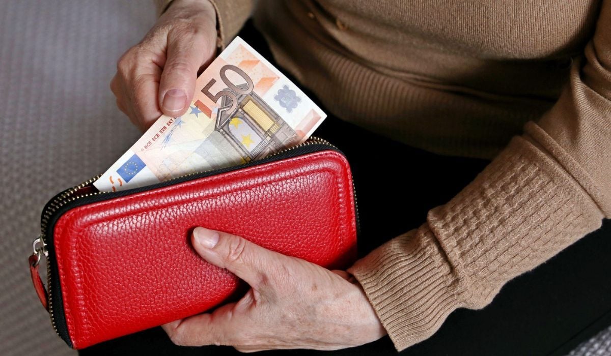 Bancnotele de 50 de euro care vor fi retrase din circulație. Cum le identificați și ce faceți cu ele