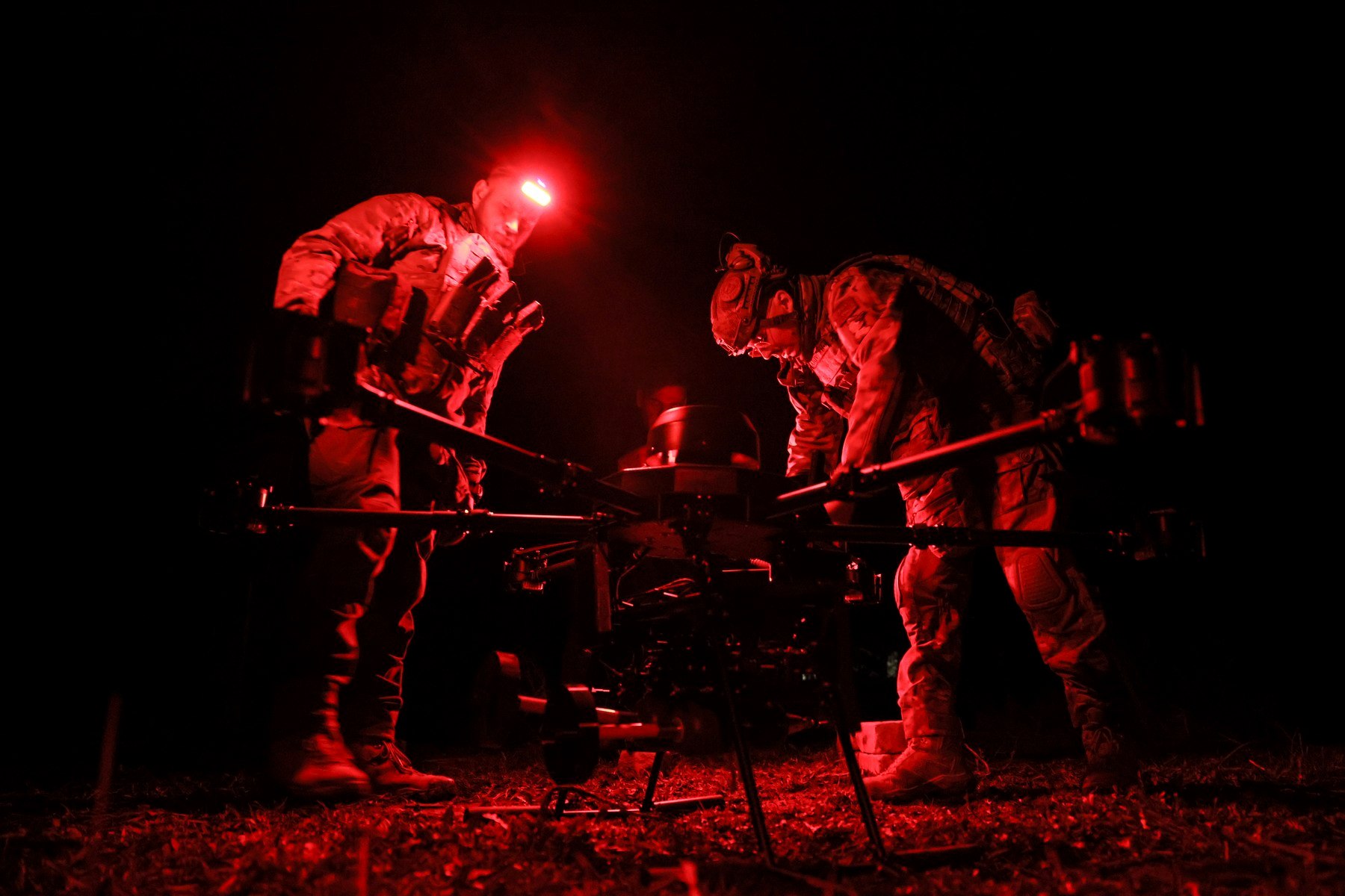 Ucraina își recompensează operatorii de drone pentru succese militare. Bonusuri inedite pentru cele mai reușite atacuri Ucraina își recompensează operatorii de drone pentru succese militare. Bonusuri inedite pentru cele mai reușite atacuri