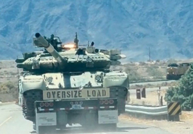 Un tanc ucrainean T-84, filmat pe o șosea din SUA. De ce studiază americanii această piesă rară de tehnică militară