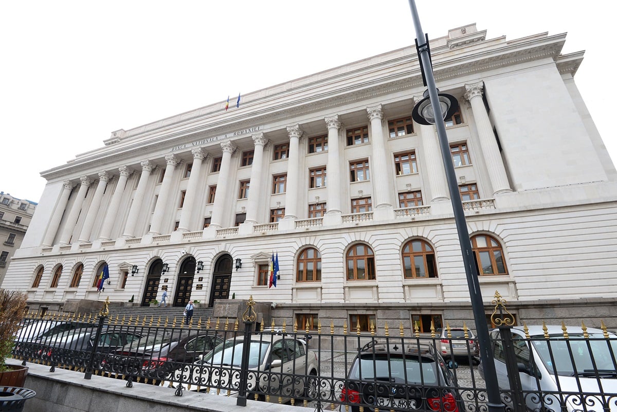 Leul s-a apreciat puternic în fața euro după victoria lui Nicușor Dan, dobânzile au scăzut și ele semnificativ