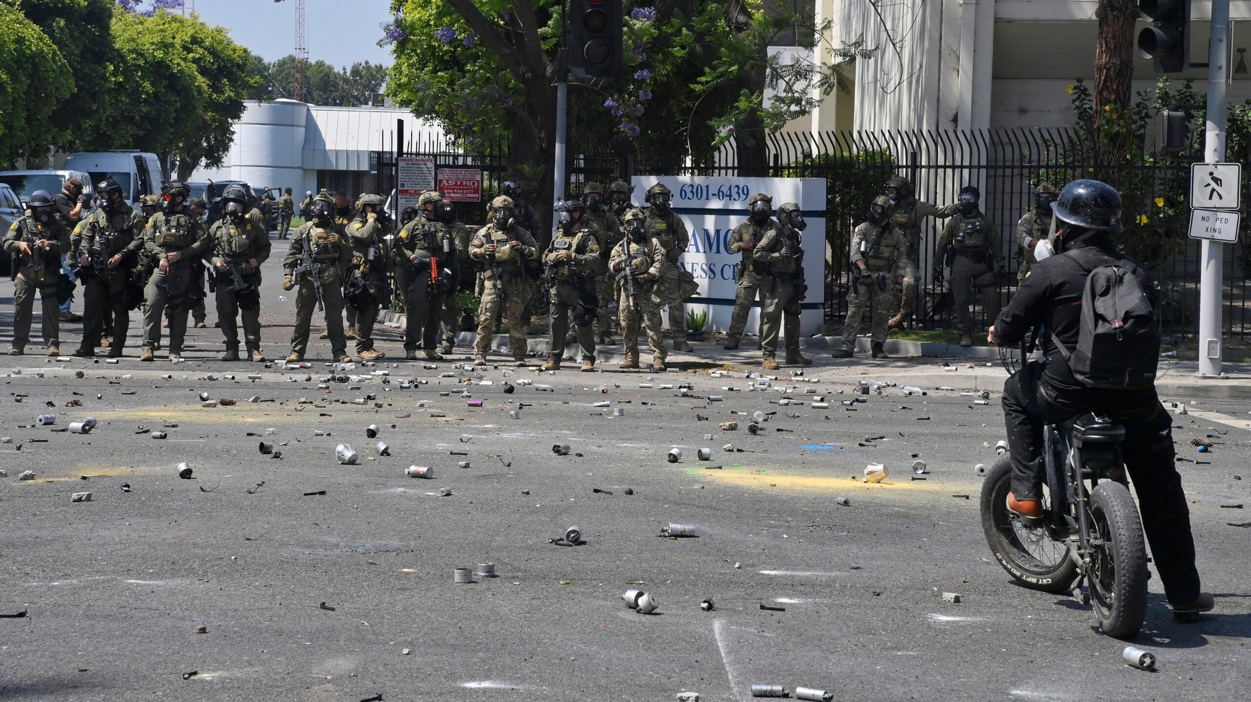 Garda Națională a sosit la Los Angeles. Protestele față de raidurile asupra imigranților s-au extins