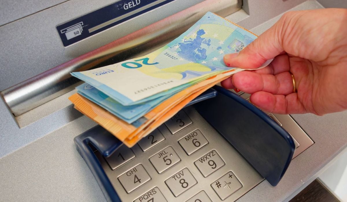 „Băncile nu pun niciodată presiune pe o persoană să confirme o plată”. Doar 4% din victimele fraudelor online își recuperează banii