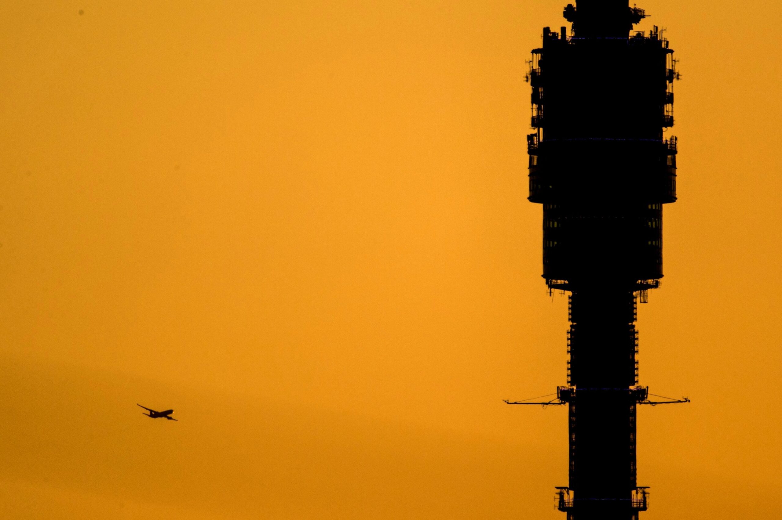 Ce salarii se câștigă în telecomunicații. Un inginer încasează lunar 6.000 de lei