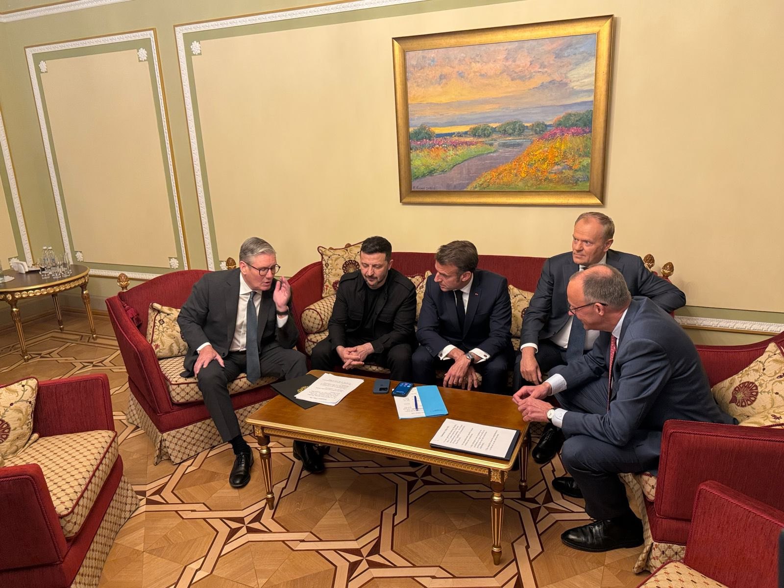 Summit tensionat la Paris: Frica de un nou asalt rusesc adâncește diviziunile privind garanțiile de securitate pentru Ucraina