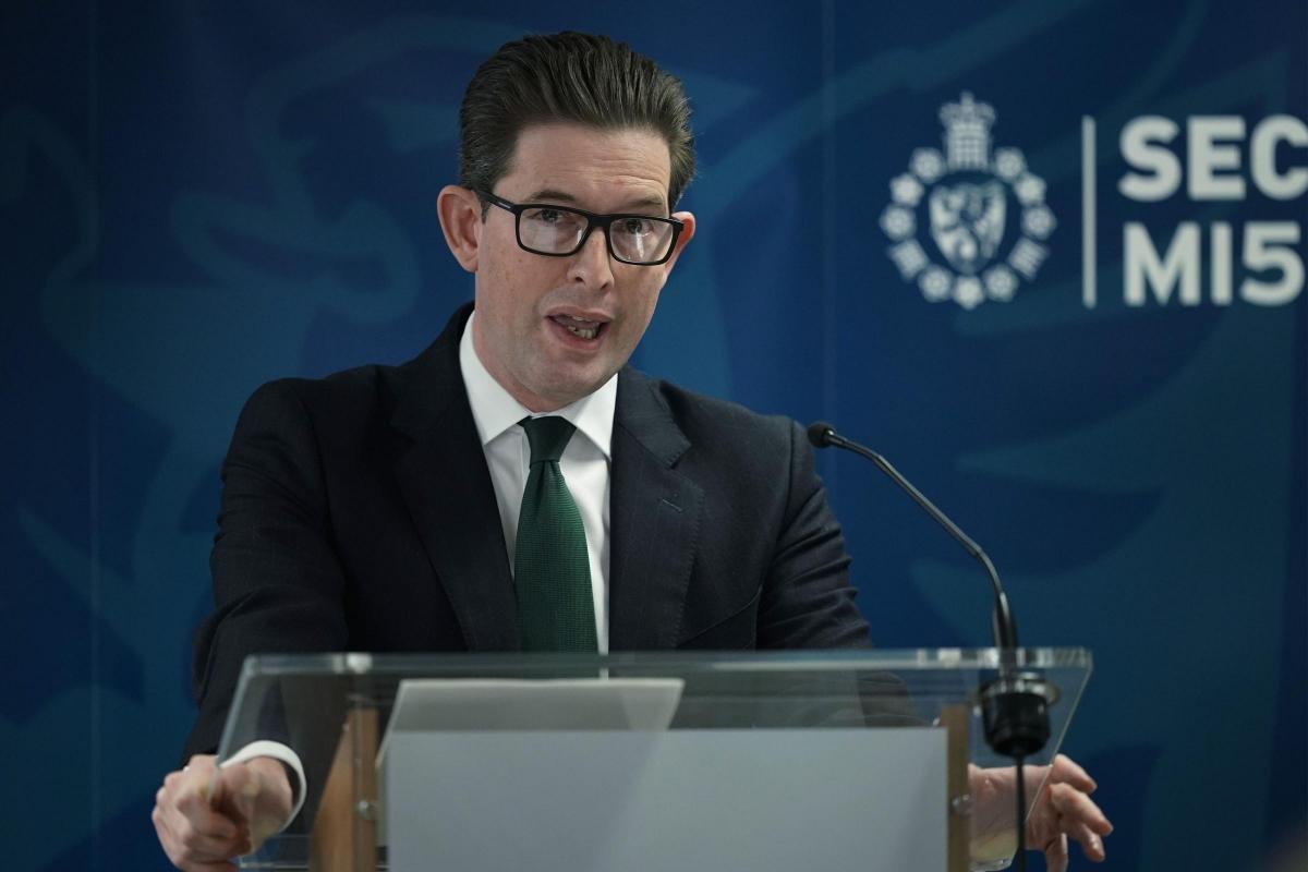 Serviciul MI5 din Marea Britanie lansează un avertisment rar către politicieni