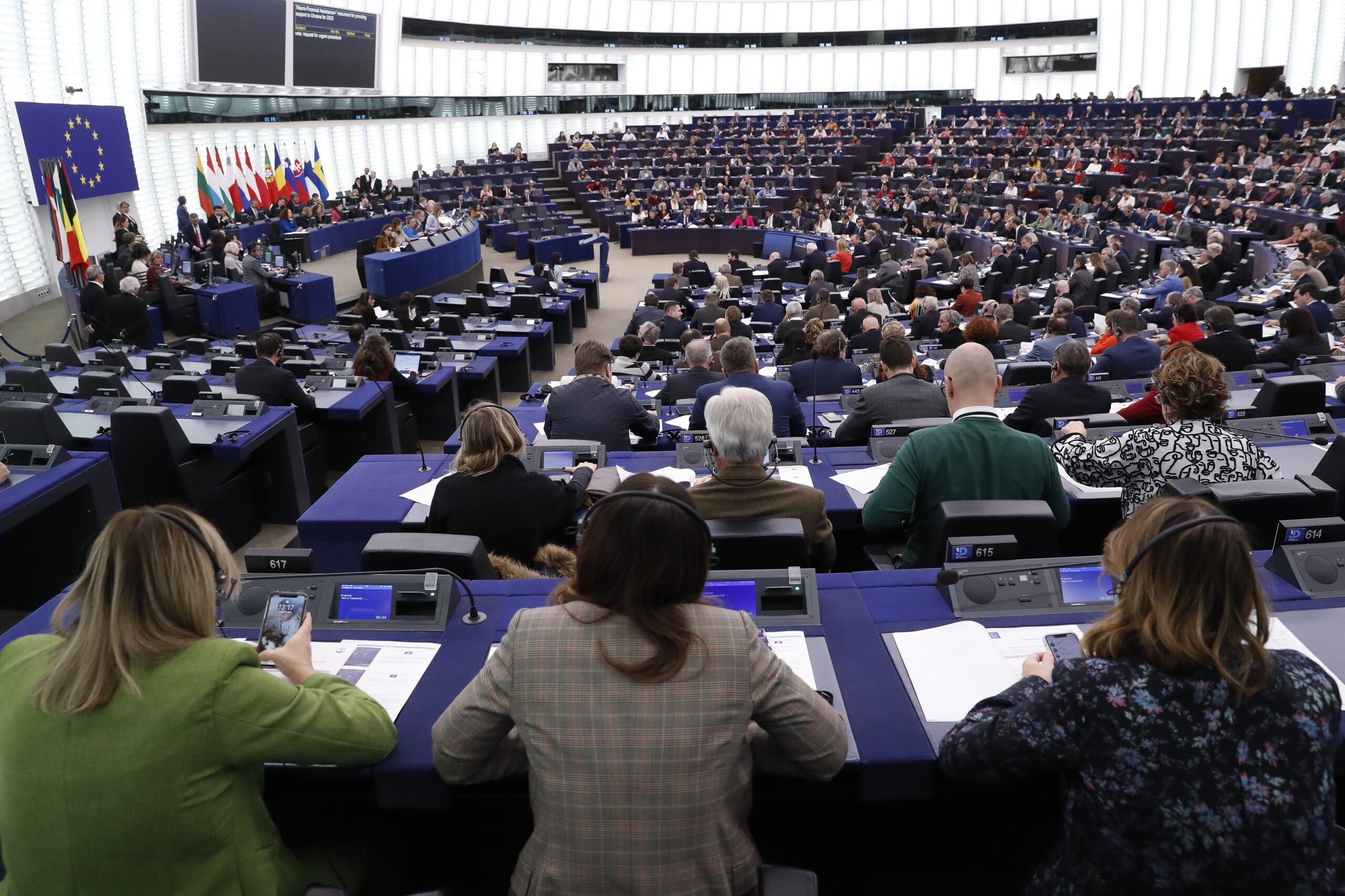 S-a cerut suspendarea comisarului european ungar pe durata anchetei privind spionajul Ungariei în instituţii ale UE. România, dată ca exemplu într-o replică