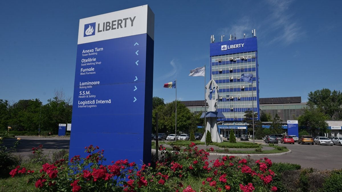 Cel mai bogat om din Ucraina vrea Liberty Galați. Rinat Ahmetov se luptă cu Dorinel Umbrărescu. Pe masă sunt patru oferte Cel mai bogat om din Ucraina vrea Liberty Galați. Rinat Ahmetov se luptă cu Dorinel Umbrărescu. Pe masă sunt patru oferte