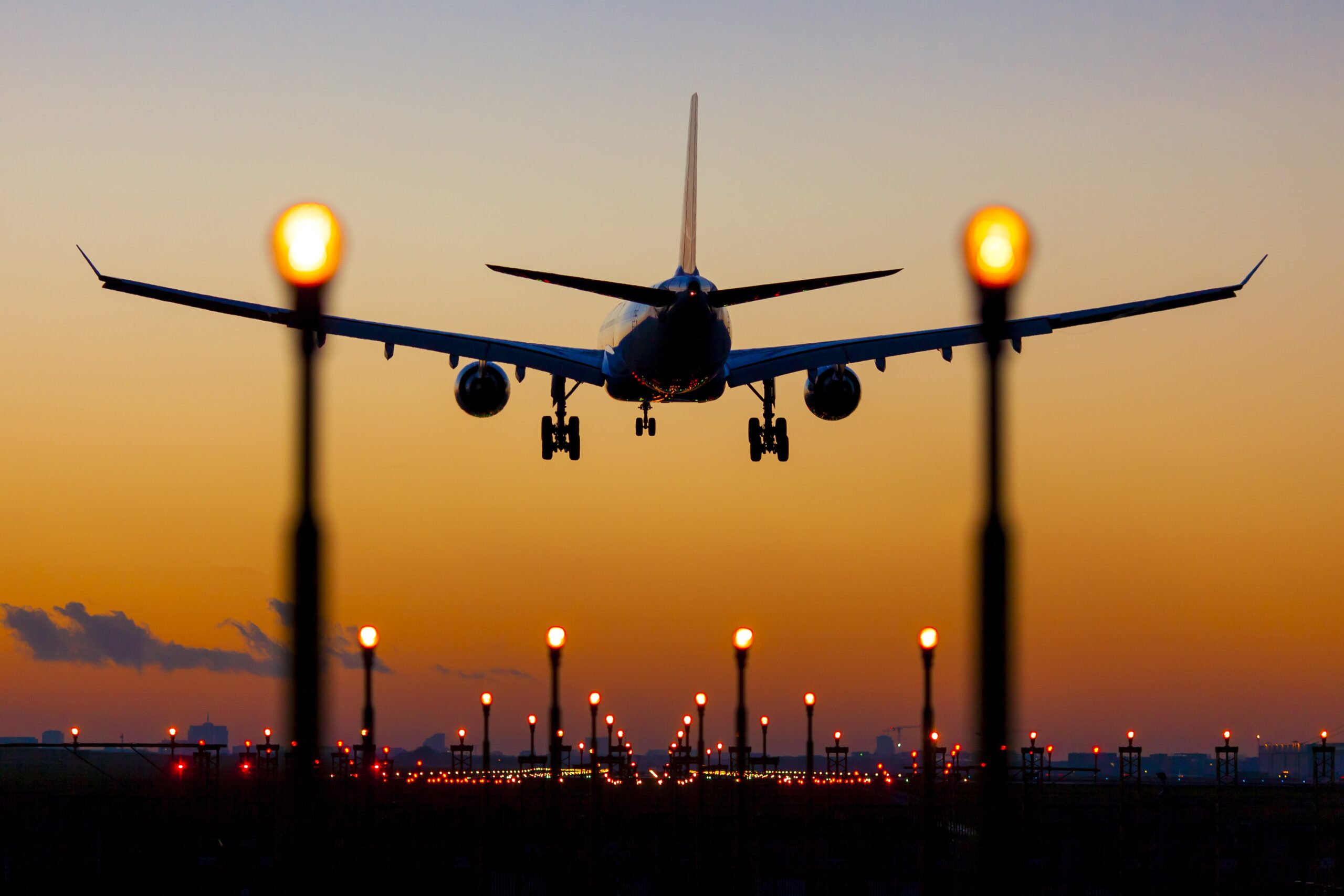 Zeci de zboruri au fost anulate pe aeroportul din Bruxelles după observarea unor drone neindentificate