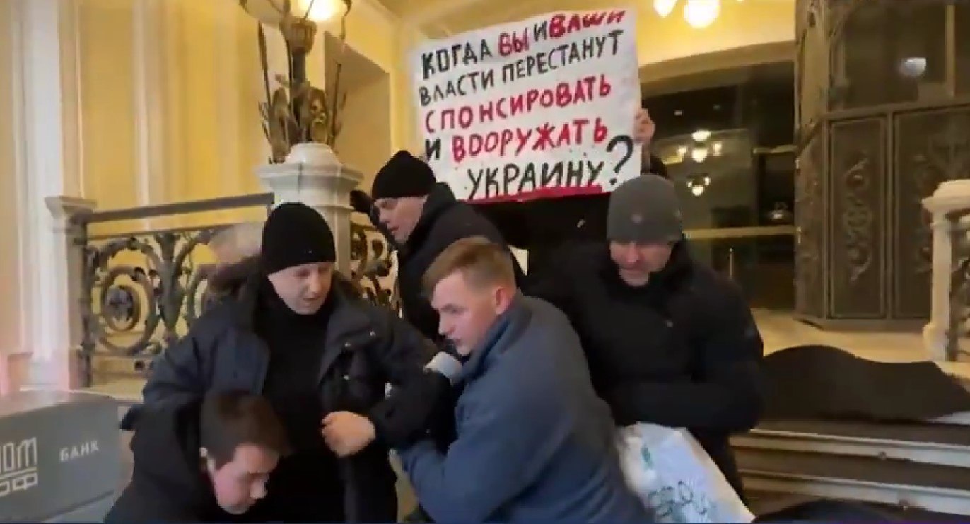 Ambasadorul Poloniei în Rusia, atacat de activiști pro-ruși la Sankt Petersburg. „Au fost jigniri și o încercare de folosire a forței”