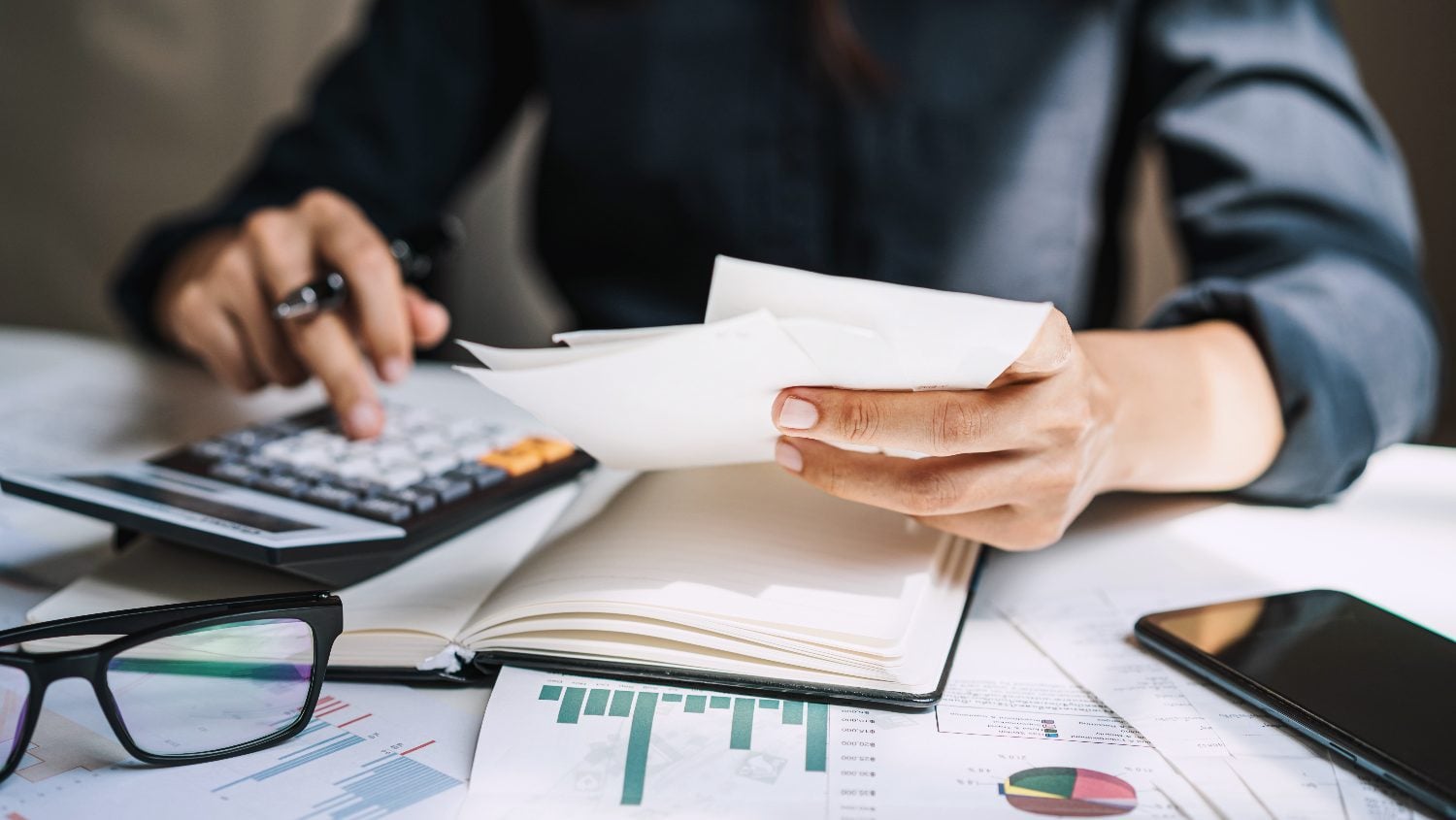 Noile impozite şi taxe locale din București, majorate semnificativ din 2026. Unele cresc cu 80%. Lista deciziilor din ședința CGMB Noile impozite şi taxe locale din București, majorate semnificativ din 2026. Unele cresc cu 80%. Lista deciziilor din ședința CGMB