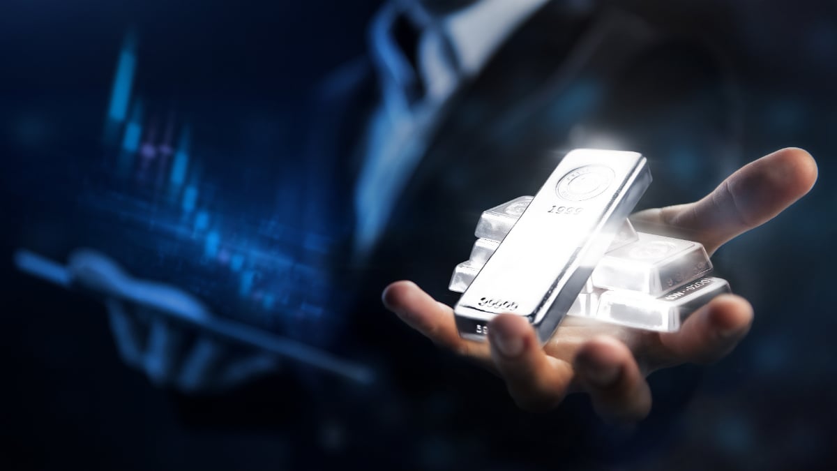 Prețul argintului urcă spectaculos cu 115% în 2025, iar analiștii anticipează noi maxime în anul următor