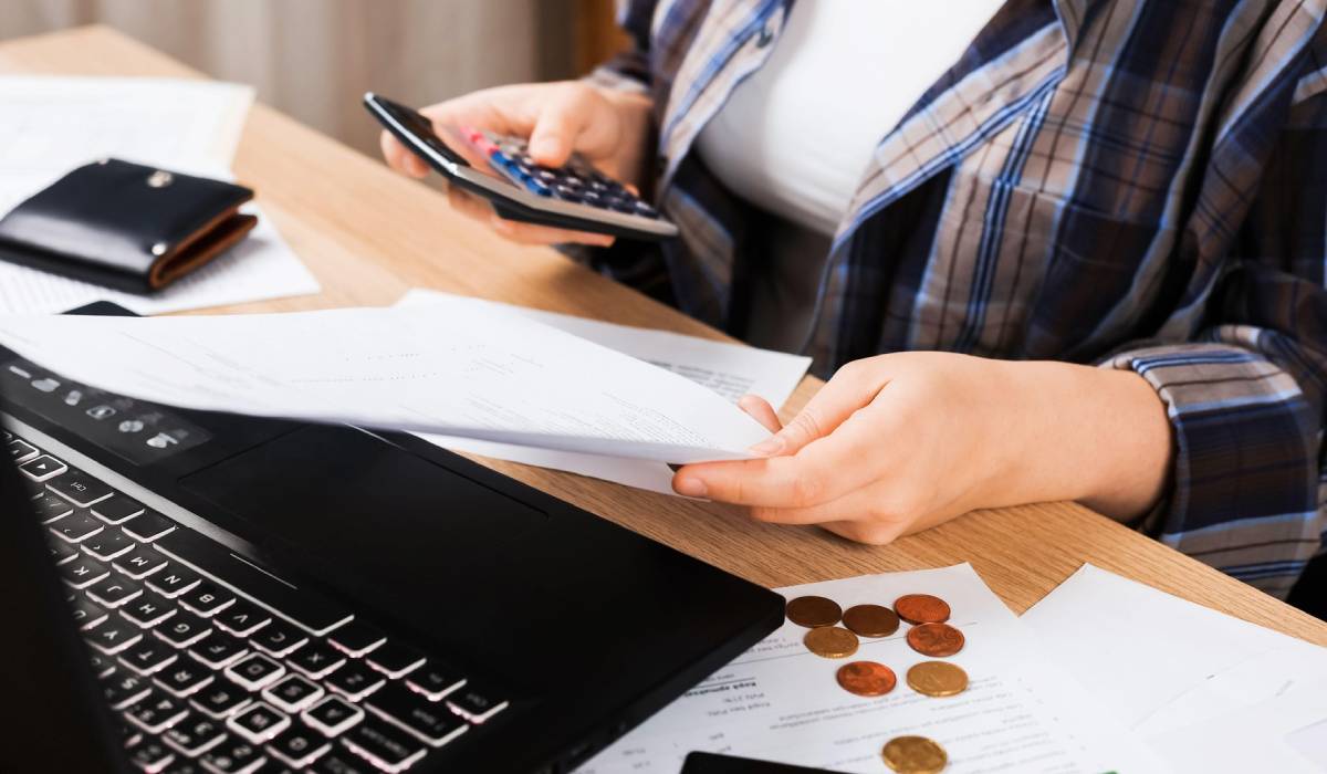 7 reguli simple ca să scapi de datorii. Ce a făcut o femeie cu peste 30.000 de lire obligații să iasă din coșmarul financiar