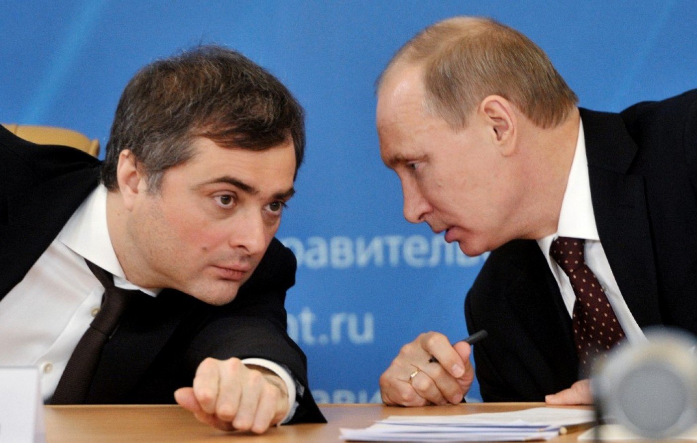 Unul dintre cei mai apropiați colaboratori ai lui Putin ar fi fugit din Rusia. Vladislav Surkov este arhitectul „Lumii Ruse”