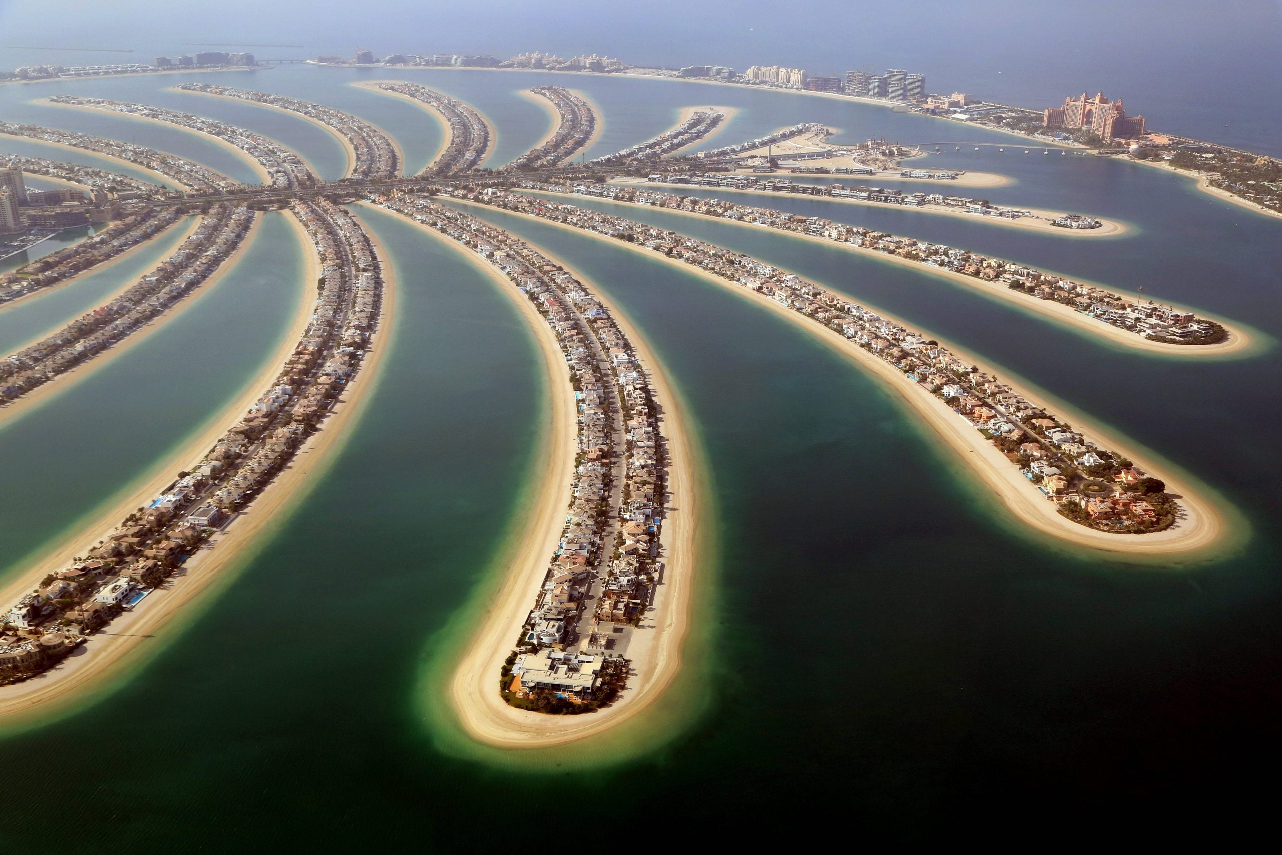 Boomul imobiliar din Dubai și Abu Dhabi s-a terminat, în urma loviturilor Iranului. Turbo-construcțiile au alimentat mirajul Emiratelor în ultimii ani Boomul imobiliar din Dubai și Abu Dhabi s-a terminat, în urma loviturilor Iranului. Turbo-construcțiile au alimentat mirajul Emiratelor în ultimii ani