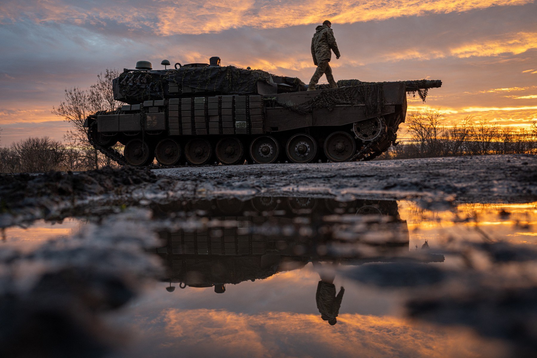 Ucraina ar fi folosit un tanc Leopard în rol de lunetist pentru a distruge un tanc rus