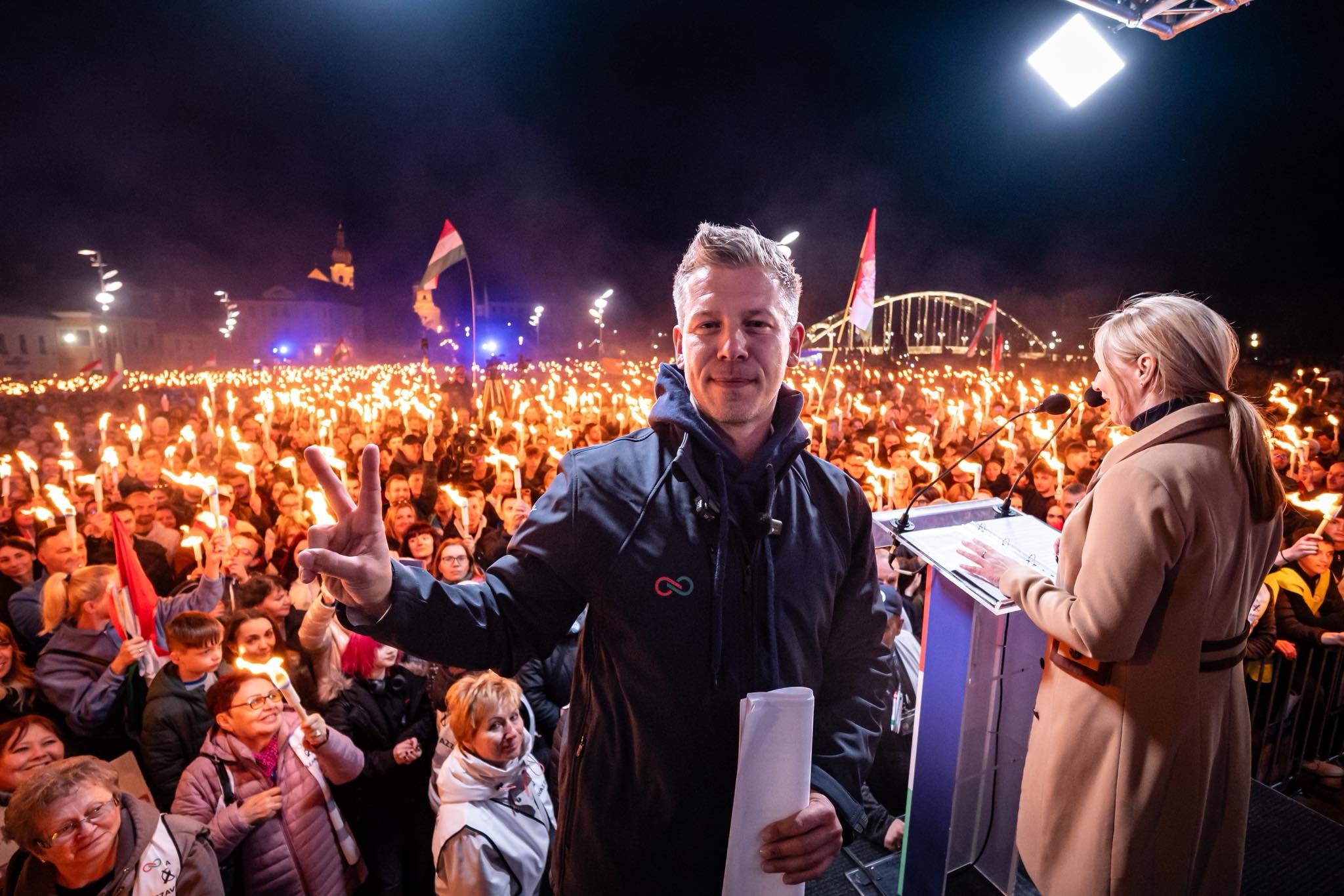 „Rușii, acasă!”, strigătul care zguduie Ungaria. 100.000 de oameni, în stradă la Budapesta, împotriva lui Viktor Orban, înaintea alegerilor „Rușii, acasă!”, strigătul care zguduie Ungaria. 100.000 de oameni, în stradă la Budapesta, împotriva lui Viktor Orban, înaintea alegerilor