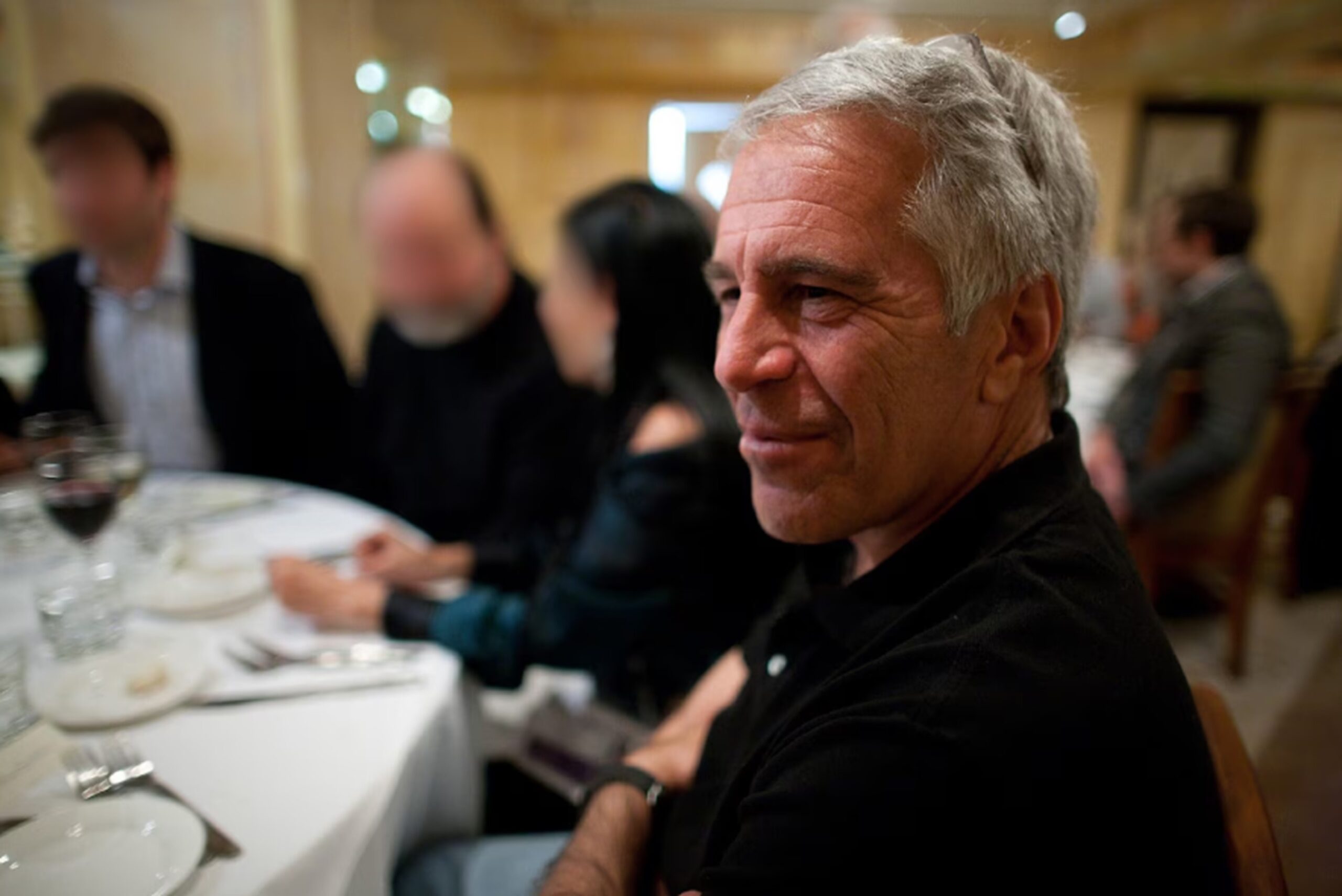„E timpul să-mi iau rămas-bun”. Un presupus bilet de adio al lui Jeffrey Epstein, ținut secret aproape șapte ani într-un tribunal din New York