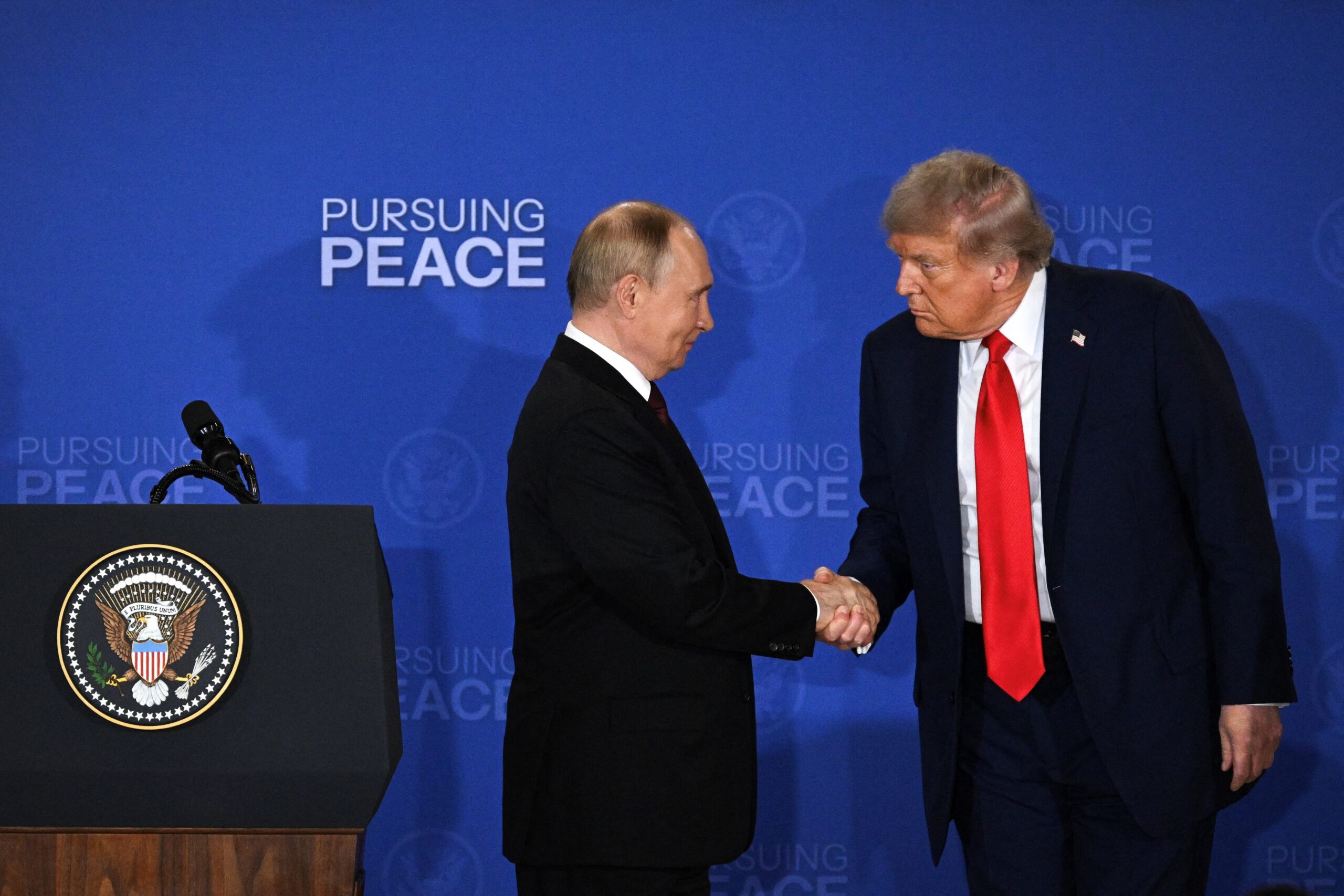 Cum încearcă Putin să-l joace pe degete pe Trump. Fost premier al liderului de la Kremlin: „El este un specialist în manipulare” Cum încearcă Putin să-l joace pe degete pe Trump. Fost premier al liderului de la Kremlin: „El este un specialist în manipulare”