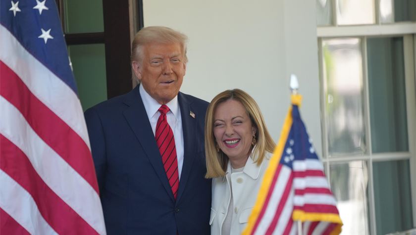 Trump vizează retrageri de trupe din Spania și Italia
