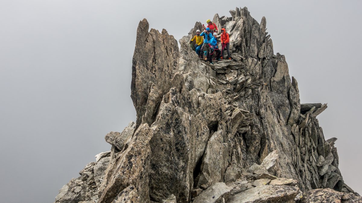 Povestea alpinistul român de 86 de ani este acum subiectul unui film realizat de Cosmin Dumitrache. Nicio firmă nu a vrut să-i ofere asigurare de călătorie din cauza vârstei Povestea alpinistul român de 86 de ani este acum subiectul unui film realizat de Cosmin Dumitrache. Nicio firmă nu a vrut să-i ofere asigurare de călătorie din cauza vârstei