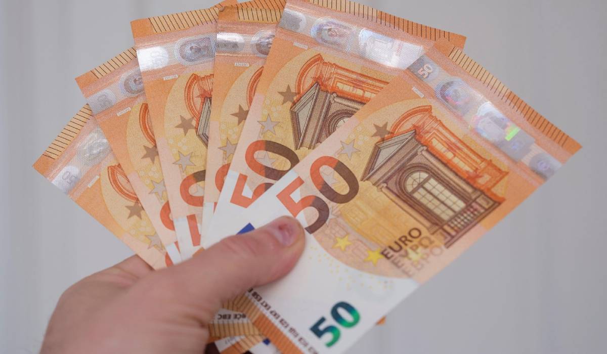 Țara din Europa în care statul îți ia peste jumătate din salariu. Unde se află România în top
