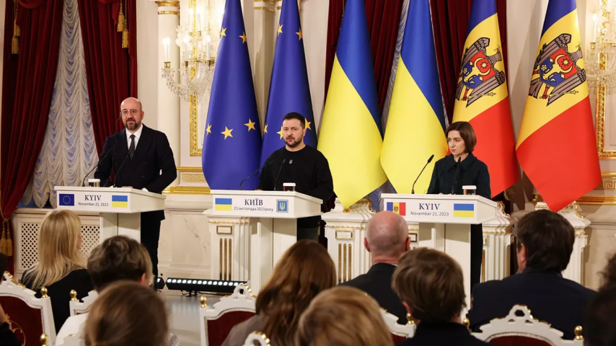 UE deschide calea reluării oficiale a negocierilor de aderare a Ucrainei şi a Republicii Moldova