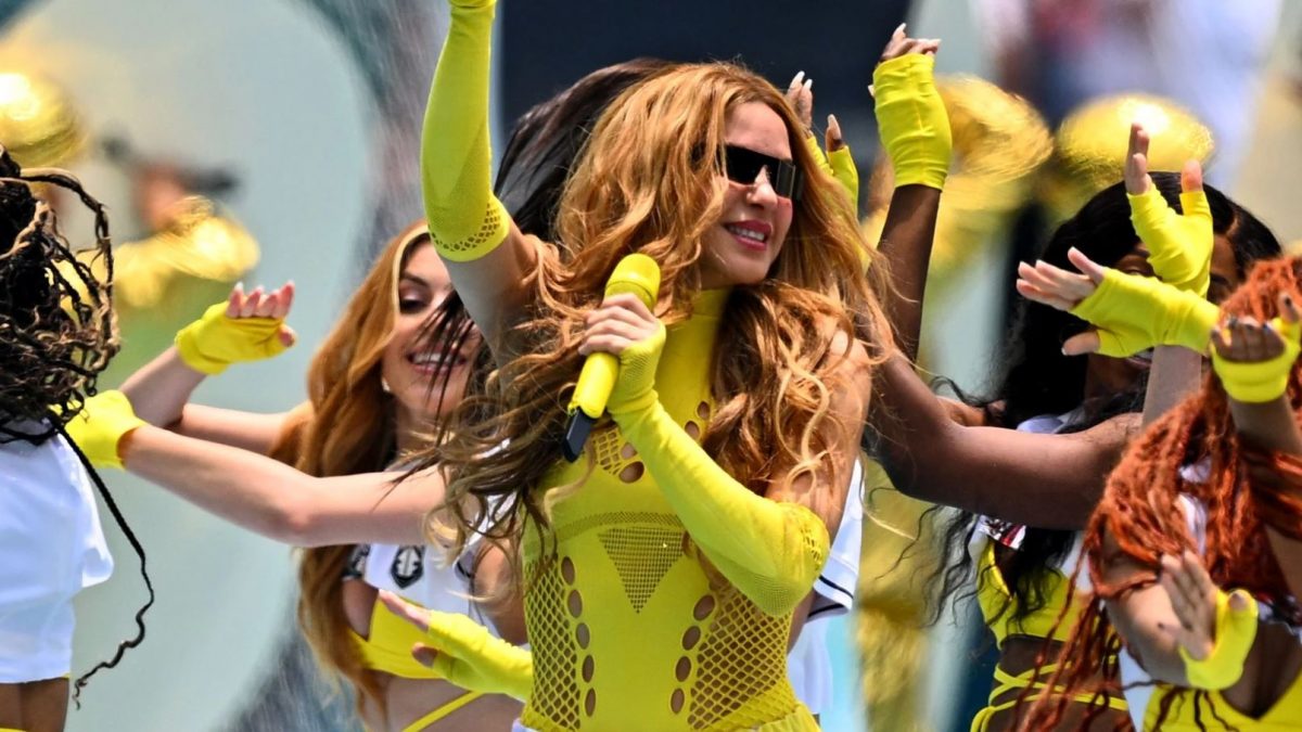 Shakira a deschis ceremonia Cupei Mondiale FIFA 2026™ cu un spectacol alături de Burna Boy Shakira a deschis ceremonia Cupei Mondiale FIFA 2026™ cu un spectacol alături de Burna Boy
