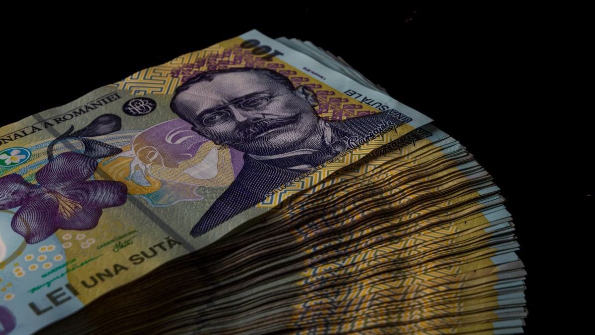 peste 1.300 de persoane încasează de la stat o medie de 13.000 de lei pe lună peste 1.300 de persoane încasează de la stat o medie de 13.000 de lei pe lună