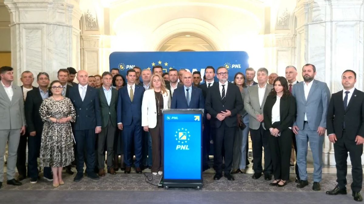 Ilie Bolojan anunță, după ședința PNL, că partidul nu îl susține pe Adrian Veștea și „i-a cerut să-și depună mandatul până mâine, la ora 10” / Adrian Veștea: „NU îmi depun mandatul” Ilie Bolojan anunță, după ședința PNL, că partidul nu îl susține pe Adrian Veștea și „i-a cerut să-și depună mandatul până mâine, la ora 10” / Adrian Veștea: „NU îmi depun mandatul”