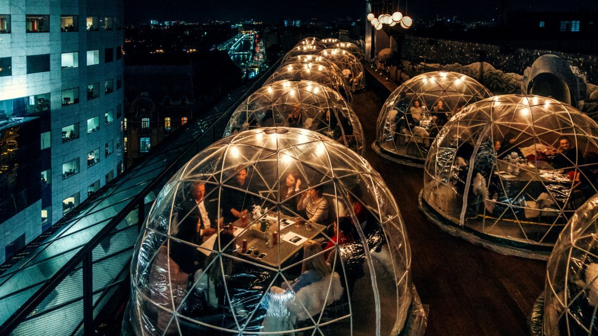 Unde te relaxezi în București vara asta? Topul celor mai frumoase terase și baruri pe care nu trebuie să le ratezi Unde te relaxezi în București vara asta? Topul celor mai frumoase terase și baruri pe care nu trebuie să le ratezi