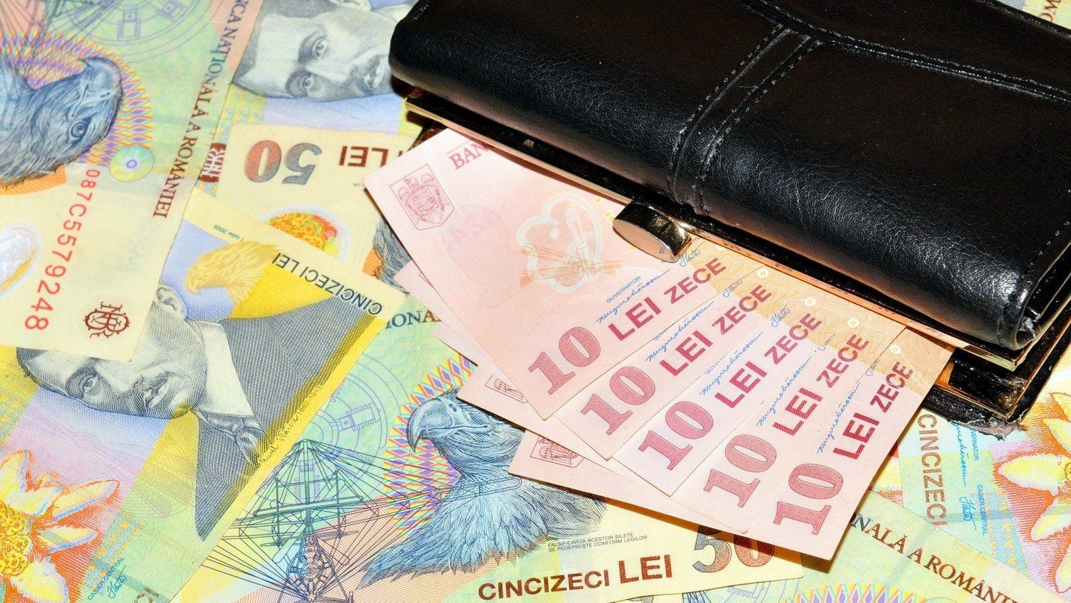 Scutiri de taxe și impozite, indemnizație lunară și transport gratuit, de la 1 ianuarie 2027, pentru victimele Mineriadei din iunie 1990 Scutiri de taxe și impozite, indemnizație lunară și transport gratuit, de la 1 ianuarie 2027, pentru victimele Mineriadei din iunie 1990