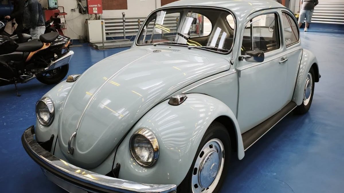 „A fost cunoscută și drept Beetle, Coccinelle, Cocoșatul, Buburuza” „A fost cunoscută și drept Beetle, Coccinelle, Cocoșatul, Buburuza”
