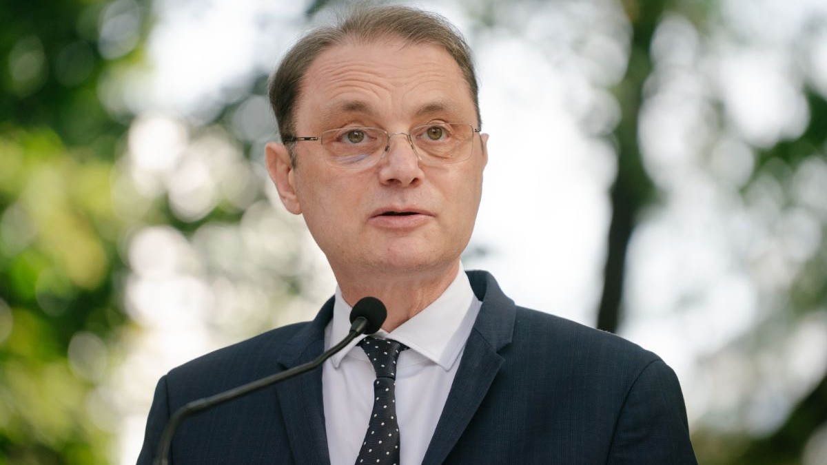 Schimbări majore la pensii și salarii. Ce măsuri pregătește premierul desemnat Luca Niculescu pentru românii cu venituri mici Schimbări majore la pensii și salarii. Ce măsuri pregătește premierul desemnat Luca Niculescu pentru românii cu venituri mici