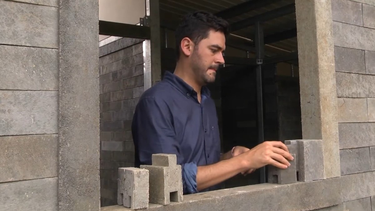Case construite în doar 5 zile, cu materiale din plastic reciclat. Cum funcționează sistemul dezvoltat în Columbia