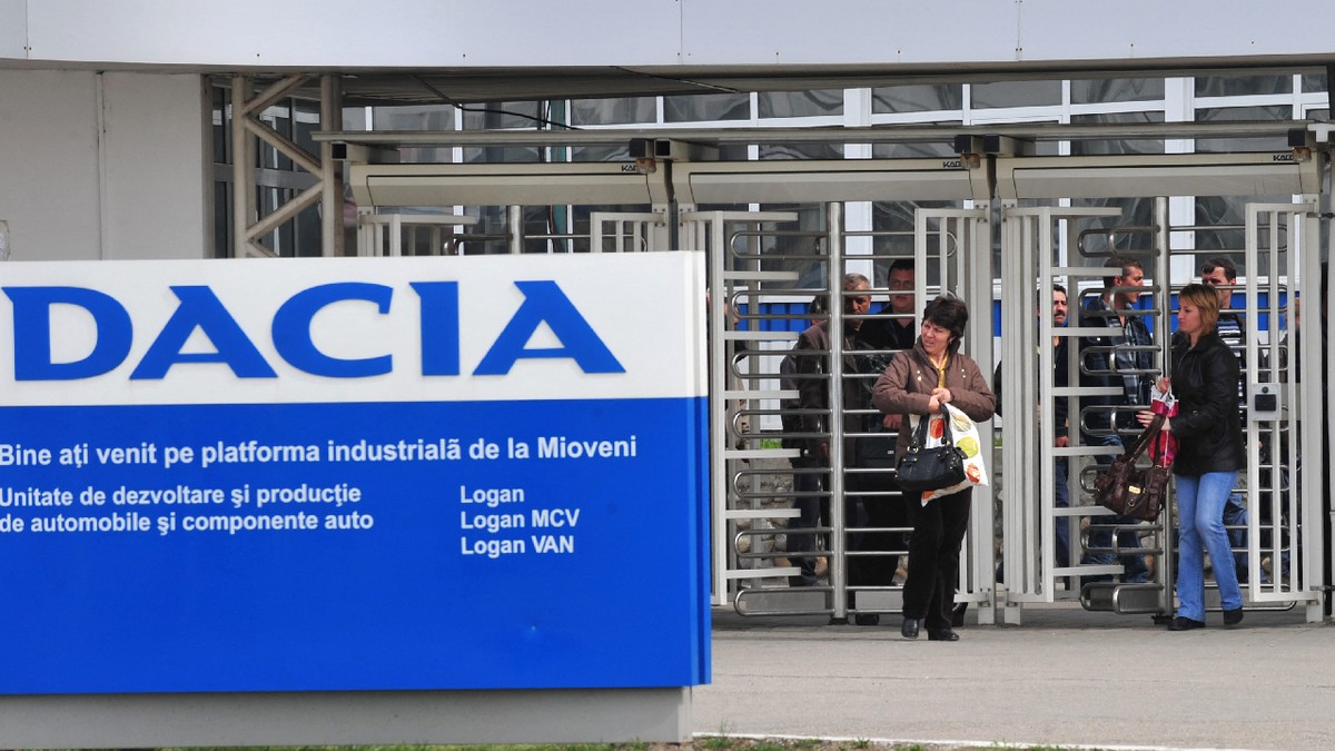 Câți bani oferă Dacia angajaților care pleacă voluntar până la 1 noiembrie 2026