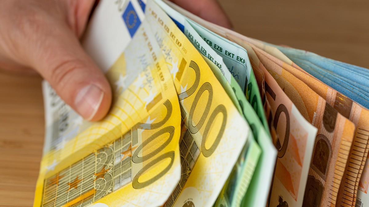 Un împrumut de 36.000 euro s-a transformat într-o datorie uriașă de peste 310.000 euro, în București Un împrumut de 36.000 euro s-a transformat într-o datorie uriașă de peste 310.000 euro, în București